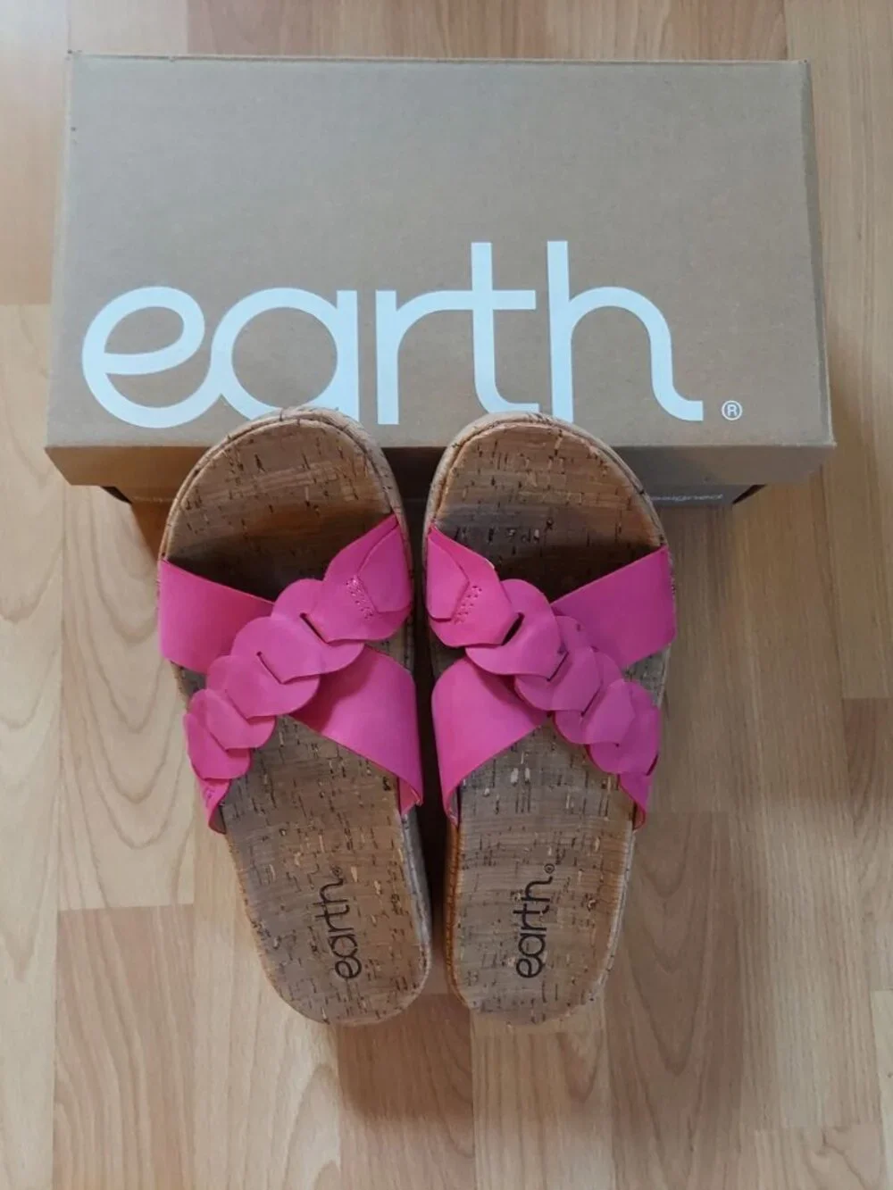 Earth Women's Scotti Slip-On Platform Wedge Sandals - Size 9 - Like New
